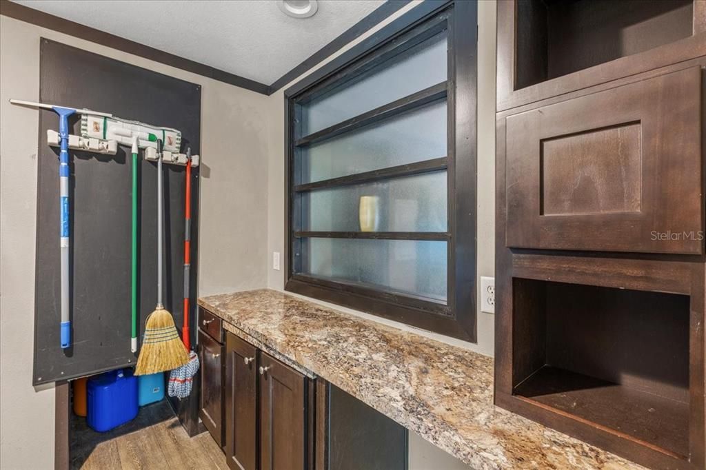 Activo con contrato: $296,000 (3 camas, 2 baños, 1568 Pies cuadrados)