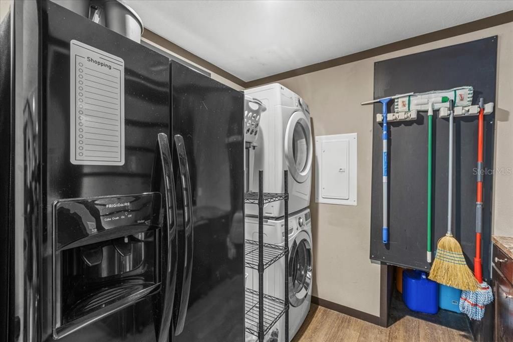 Activo con contrato: $296,000 (3 camas, 2 baños, 1568 Pies cuadrados)