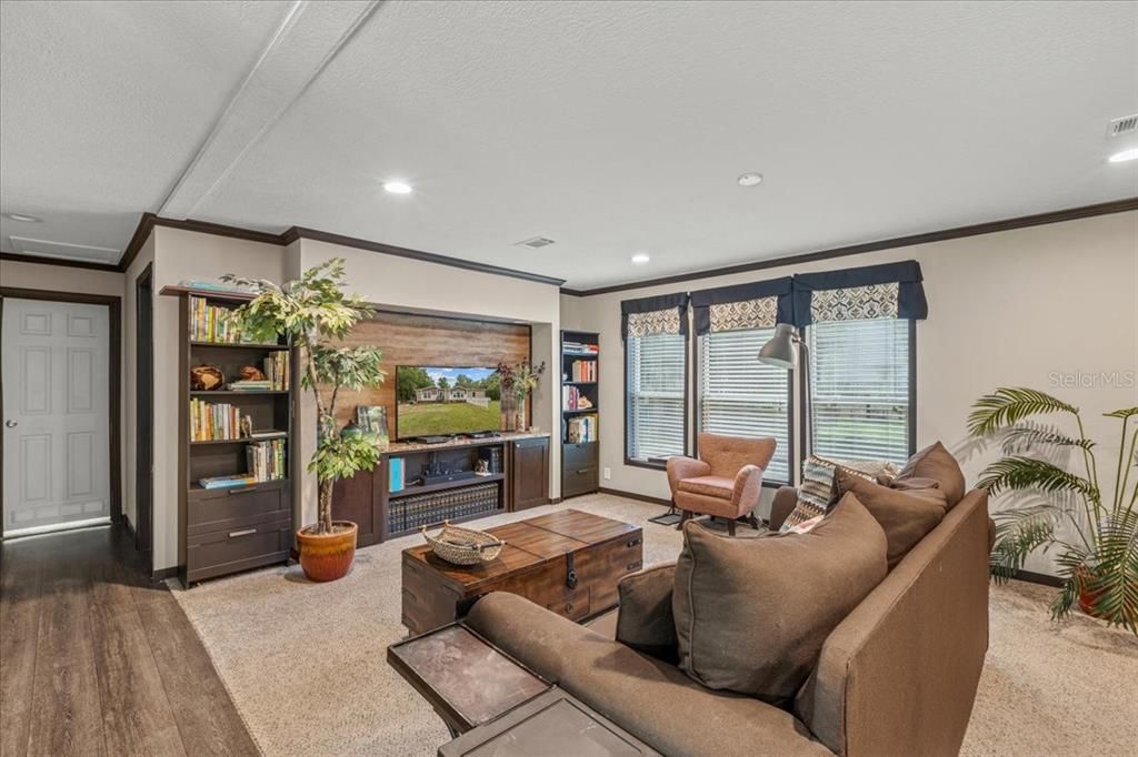 Activo con contrato: $296,000 (3 camas, 2 baños, 1568 Pies cuadrados)