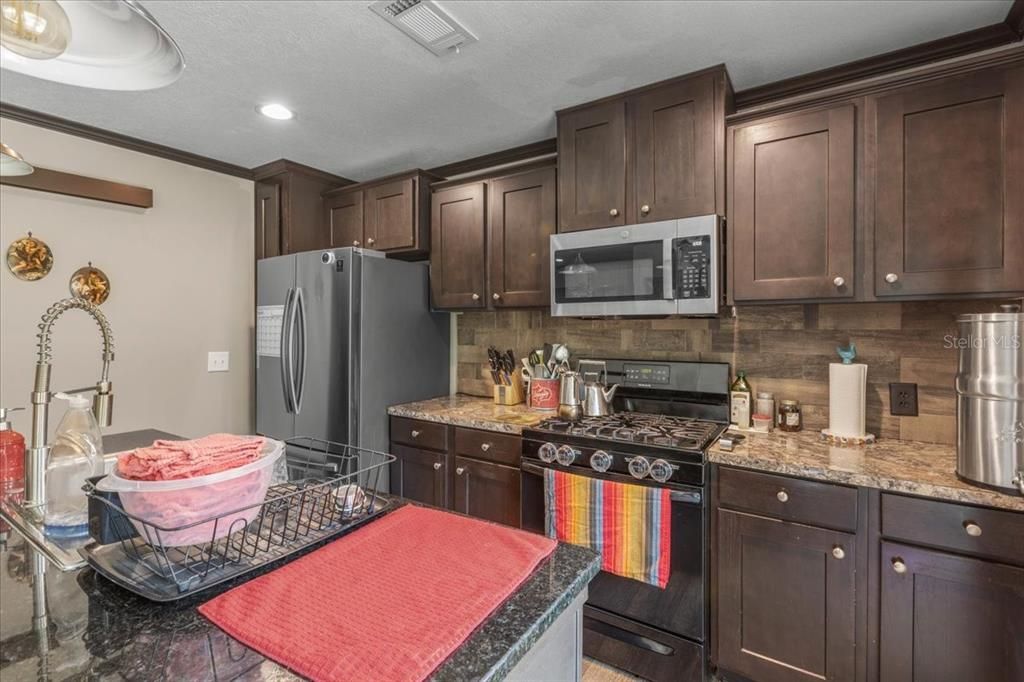 Activo con contrato: $296,000 (3 camas, 2 baños, 1568 Pies cuadrados)