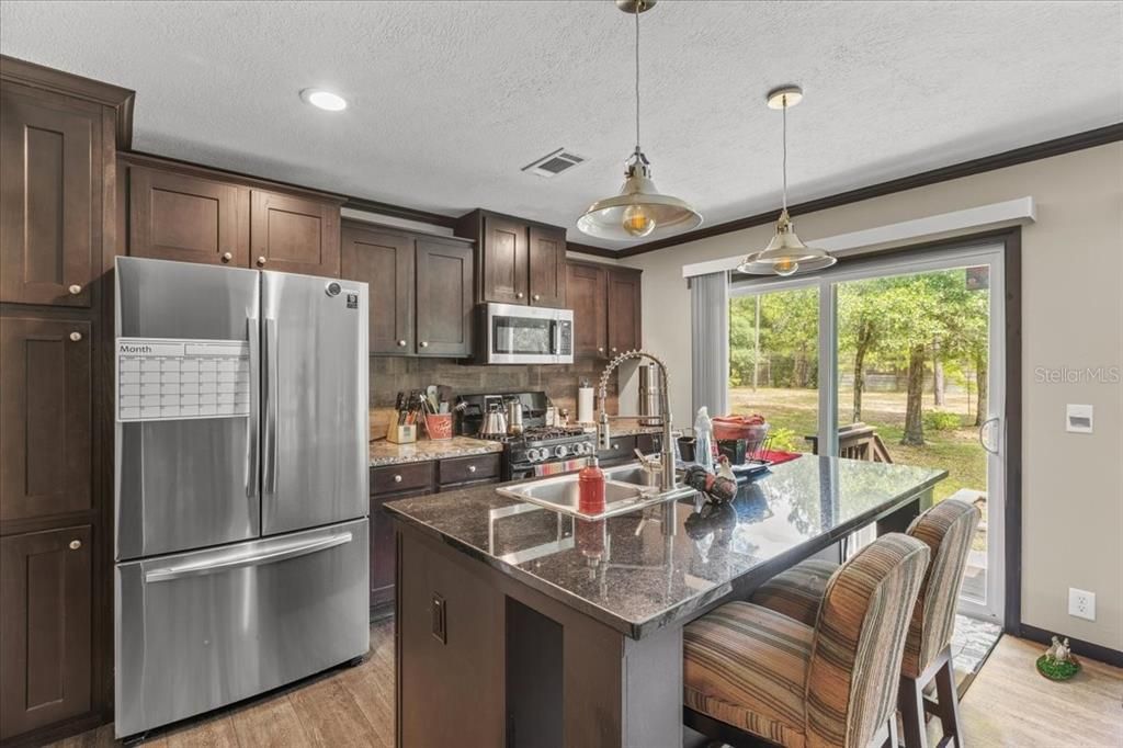 Activo con contrato: $296,000 (3 camas, 2 baños, 1568 Pies cuadrados)