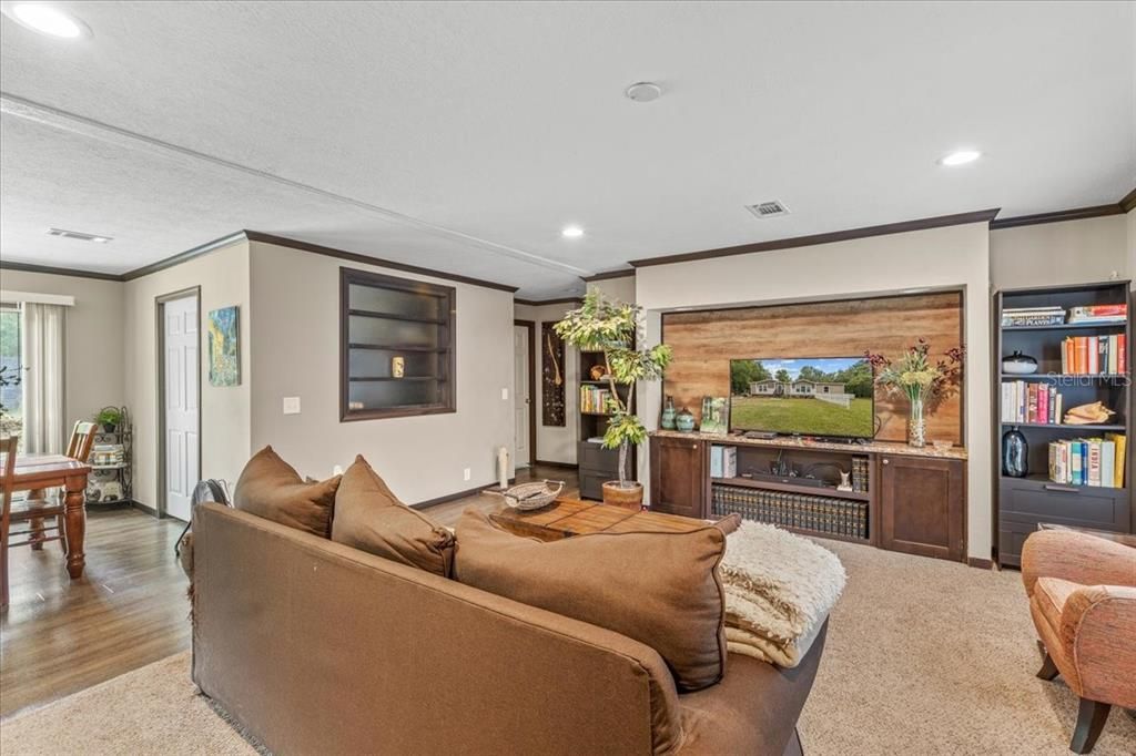 Activo con contrato: $296,000 (3 camas, 2 baños, 1568 Pies cuadrados)