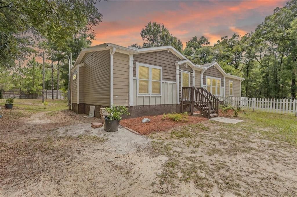 Activo con contrato: $296,000 (3 camas, 2 baños, 1568 Pies cuadrados)