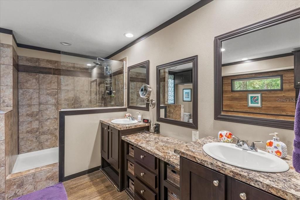 Activo con contrato: $296,000 (3 camas, 2 baños, 1568 Pies cuadrados)