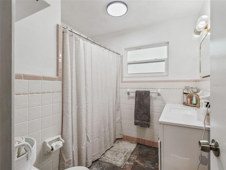 Activo con contrato: $316,000 (2 camas, 2 baños, 1825 Pies cuadrados)