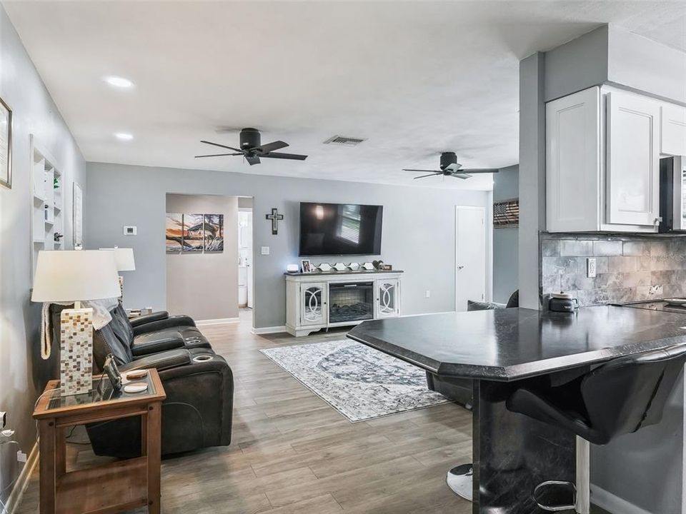 Activo con contrato: $316,000 (2 camas, 2 baños, 1825 Pies cuadrados)