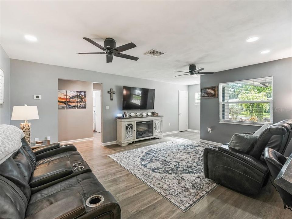 Activo con contrato: $316,000 (2 camas, 2 baños, 1825 Pies cuadrados)