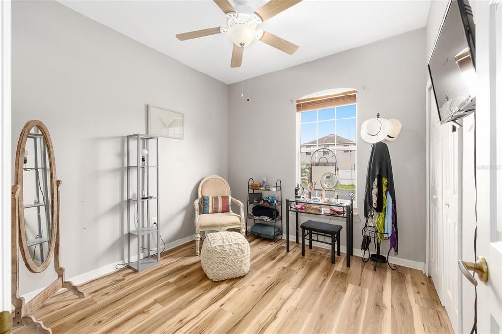 Activo con contrato: $249,000 (3 camas, 2 baños, 1406 Pies cuadrados)