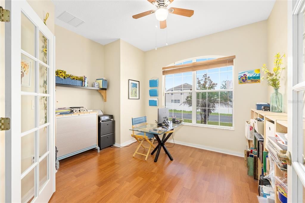 Activo con contrato: $249,000 (3 camas, 2 baños, 1406 Pies cuadrados)