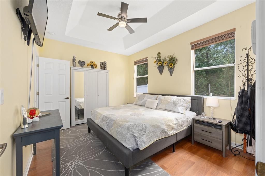 Activo con contrato: $249,000 (3 camas, 2 baños, 1406 Pies cuadrados)