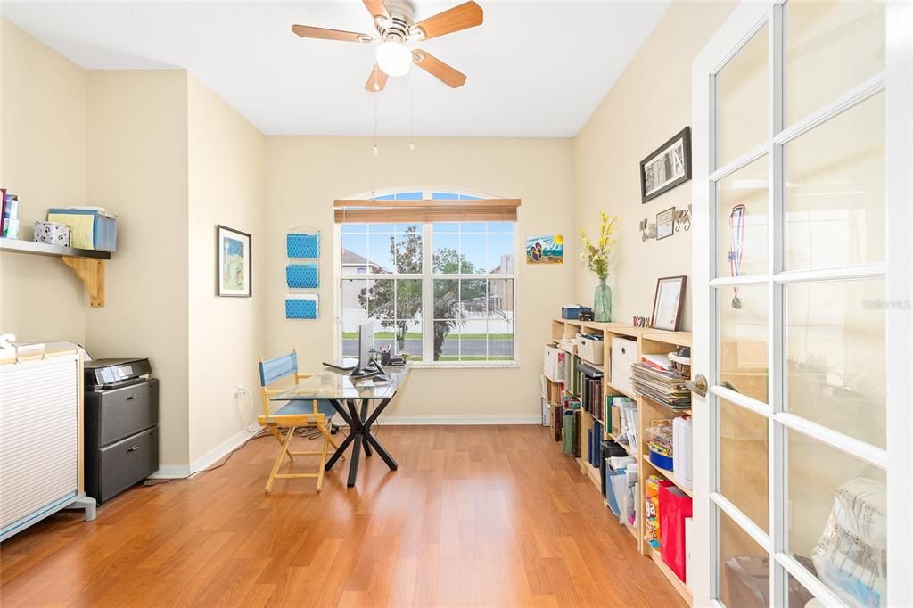 Activo con contrato: $249,000 (3 camas, 2 baños, 1406 Pies cuadrados)