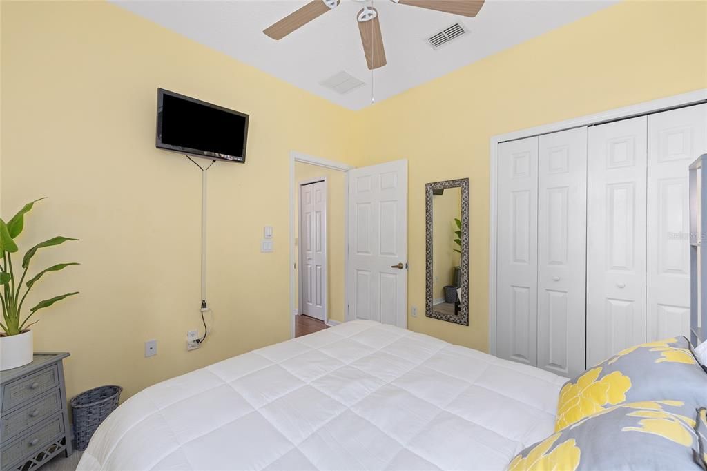 Activo con contrato: $249,000 (3 camas, 2 baños, 1406 Pies cuadrados)