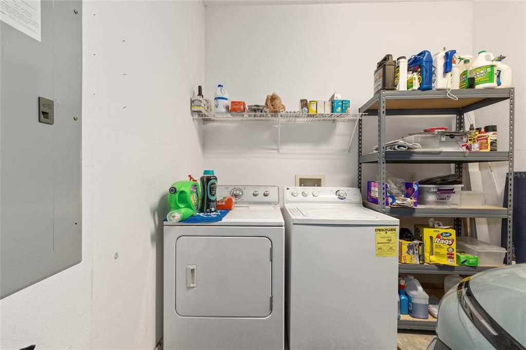 Activo con contrato: $249,000 (3 camas, 2 baños, 1406 Pies cuadrados)