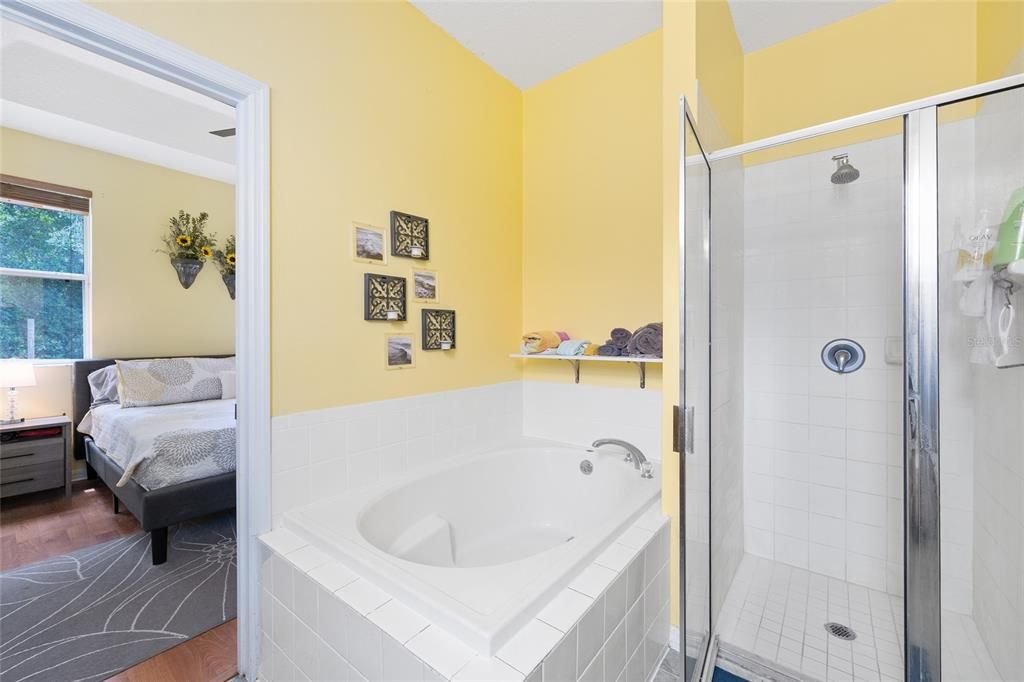 Activo con contrato: $249,000 (3 camas, 2 baños, 1406 Pies cuadrados)