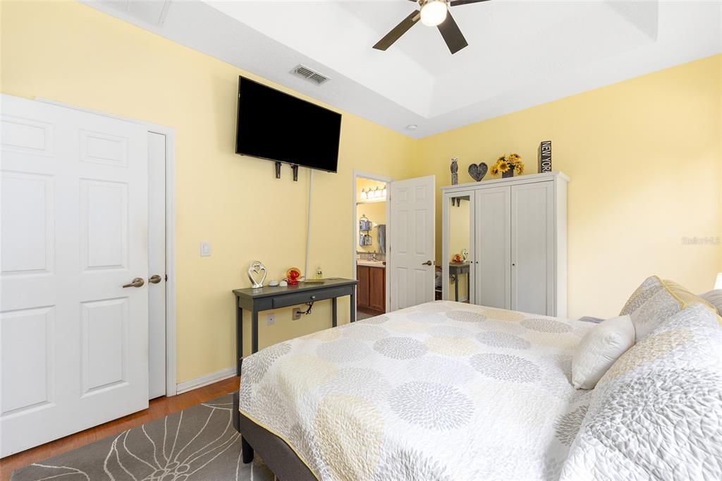 Activo con contrato: $249,000 (3 camas, 2 baños, 1406 Pies cuadrados)