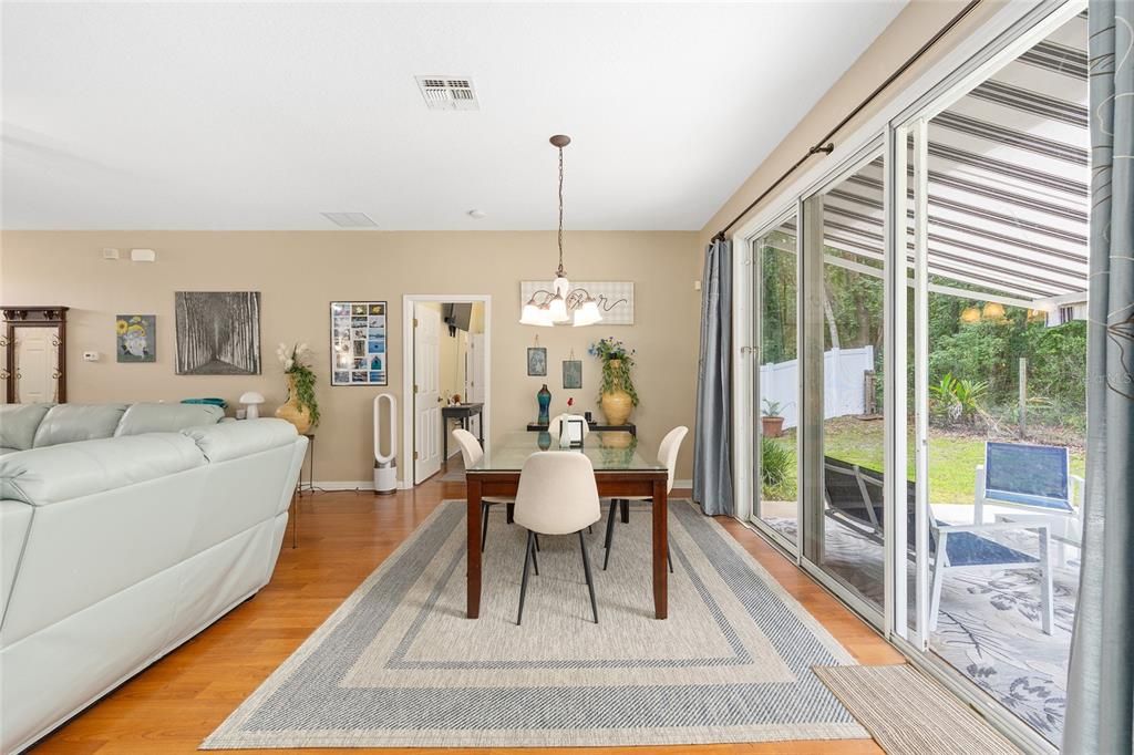 Activo con contrato: $249,000 (3 camas, 2 baños, 1406 Pies cuadrados)