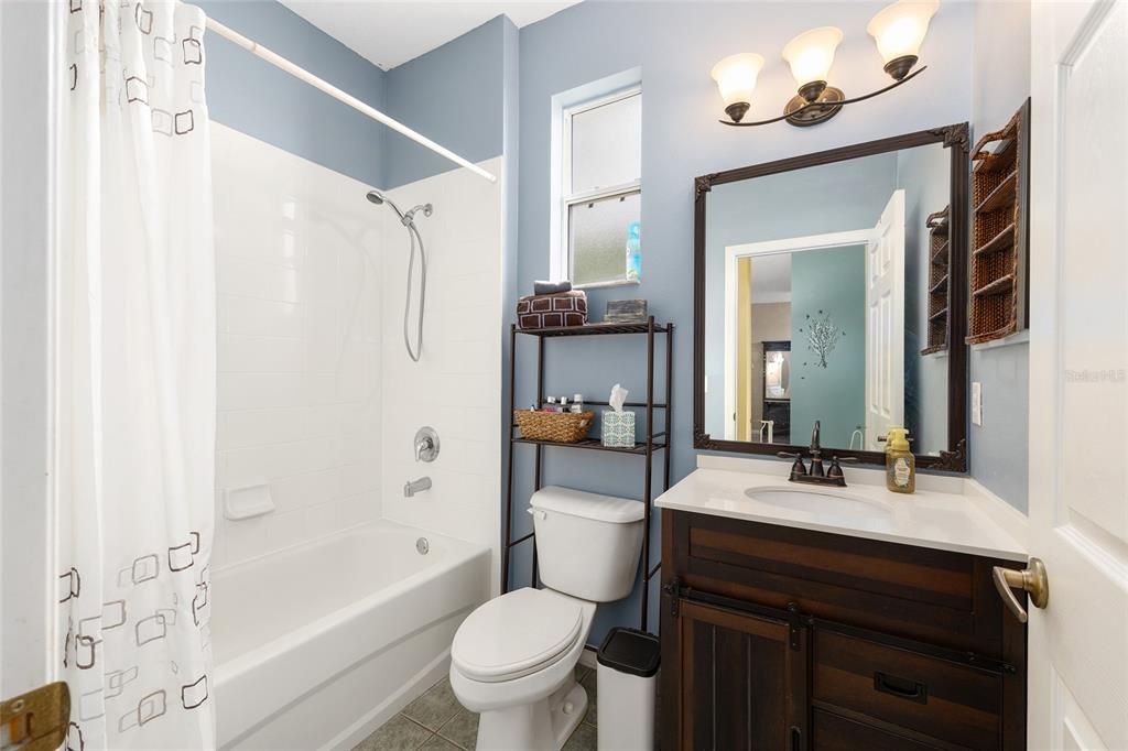 Activo con contrato: $249,000 (3 camas, 2 baños, 1406 Pies cuadrados)