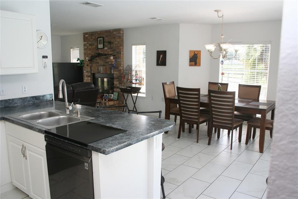 En Venta: $950,000 (3 camas, 3 baños, 1526 Pies cuadrados)