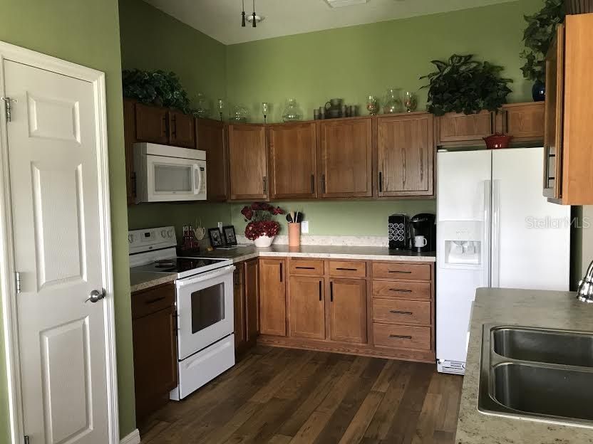 For Rent: $2,700 (2 beds, 2 baths, 1488 Square Feet)