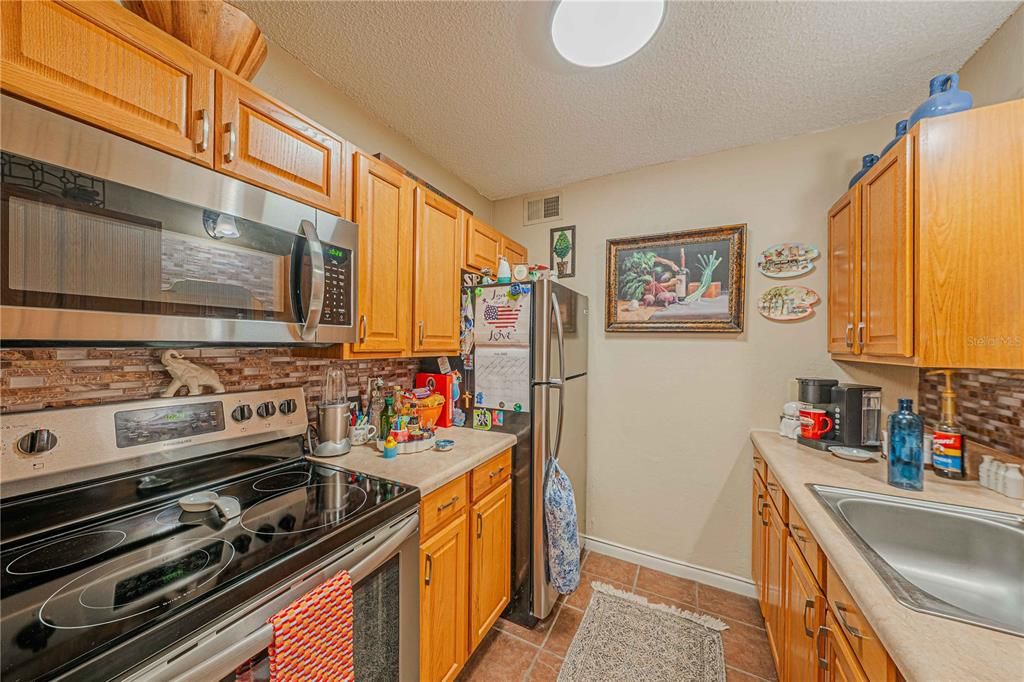 Под контрактом: $105,000 (1 спален, 1 ванн, 672 Квадратных фут)