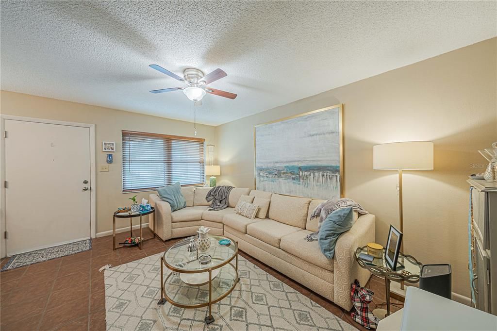 Под контрактом: $105,000 (1 спален, 1 ванн, 672 Квадратных фут)