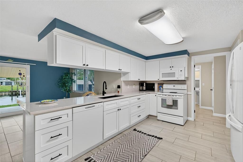 На продажу: $369,900 (3 спален, 2 ванн, 1467 Квадратных фут)