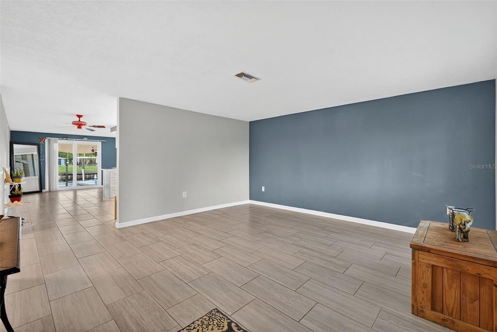 На продажу: $369,900 (3 спален, 2 ванн, 1467 Квадратных фут)