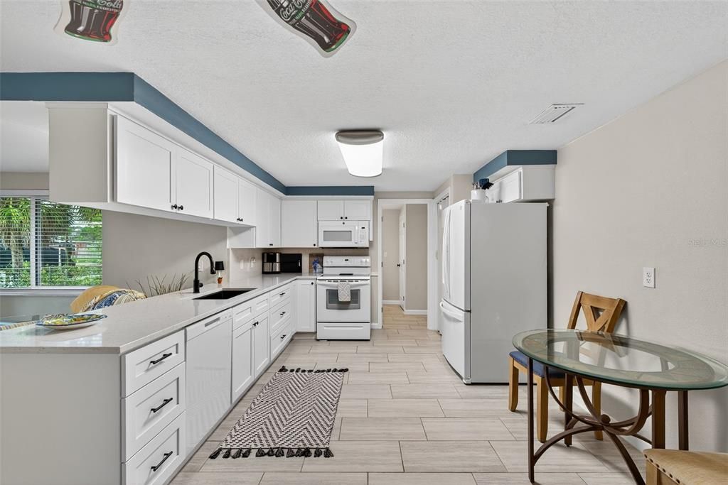 На продажу: $369,900 (3 спален, 2 ванн, 1467 Квадратных фут)