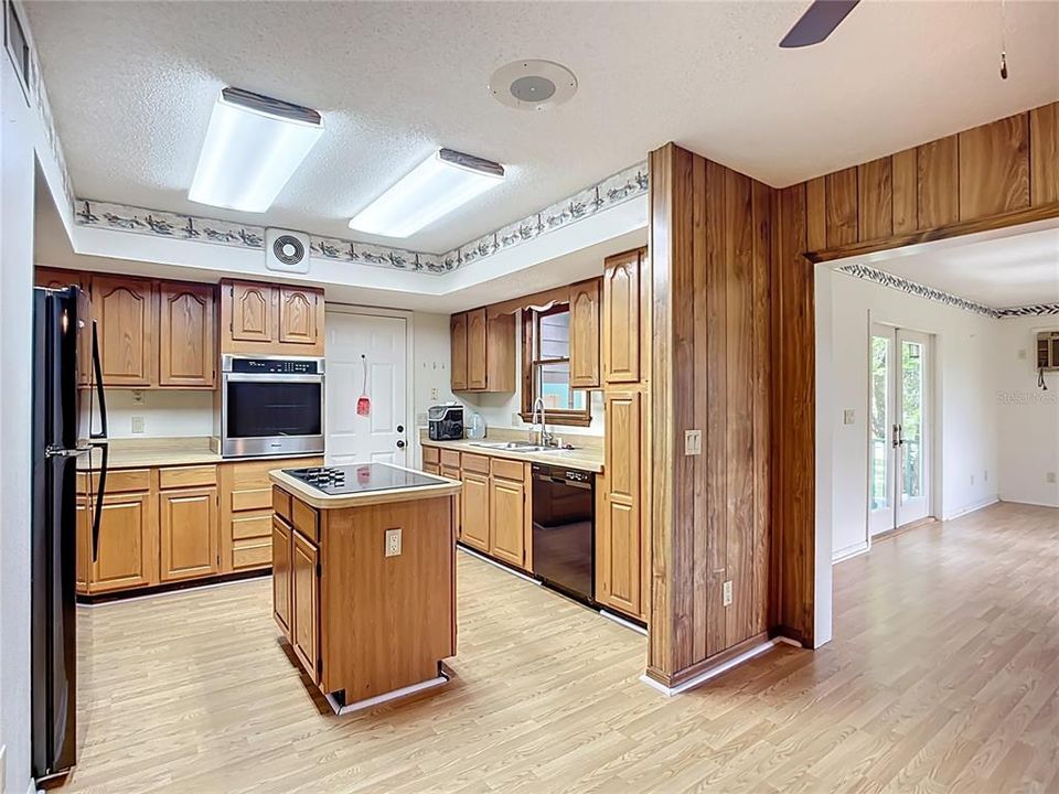 Active With Contract: $699,000 (3 beds, 2 baths, 2216 Square Feet)