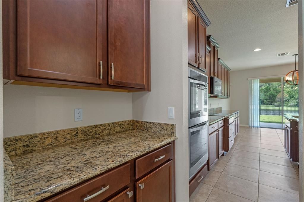 Под контрактом: $624,999 (5 спален, 4 ванн, 3497 Квадратных фут)