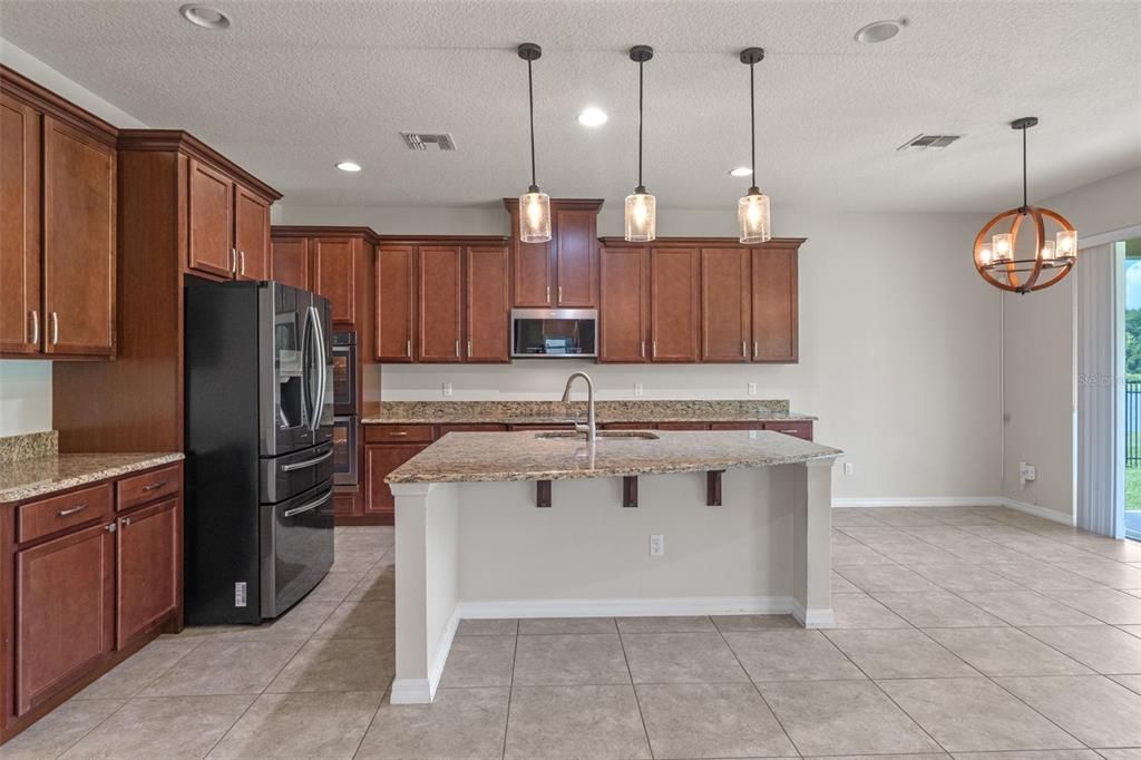 Под контрактом: $624,999 (5 спален, 4 ванн, 3497 Квадратных фут)