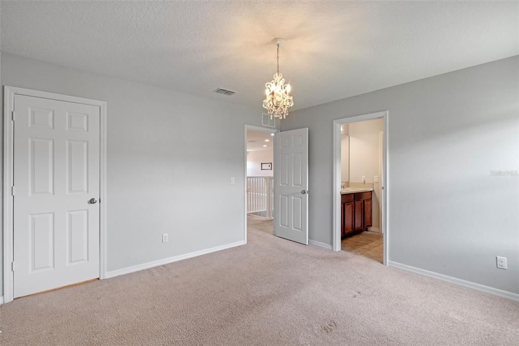 Под контрактом: $624,999 (5 спален, 4 ванн, 3497 Квадратных фут)