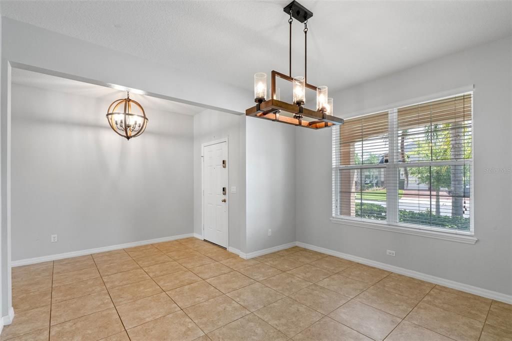 Под контрактом: $624,999 (5 спален, 4 ванн, 3497 Квадратных фут)