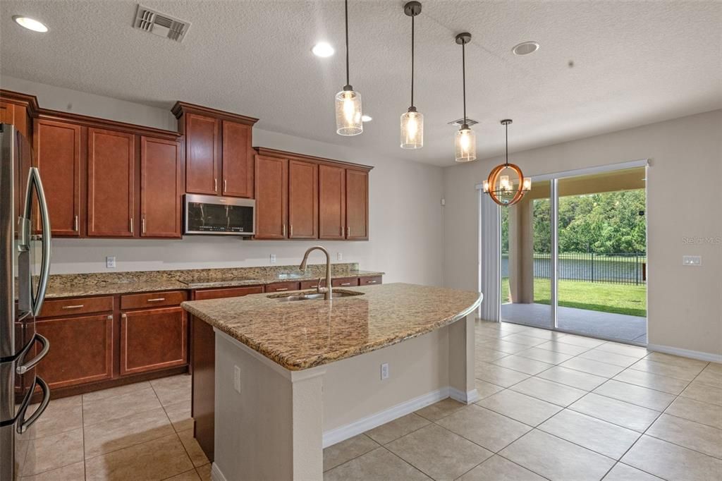 Под контрактом: $624,999 (5 спален, 4 ванн, 3497 Квадратных фут)