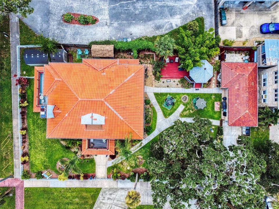 For Sale: $999,000 (6 beds, 6 baths, 2966 Square Feet)