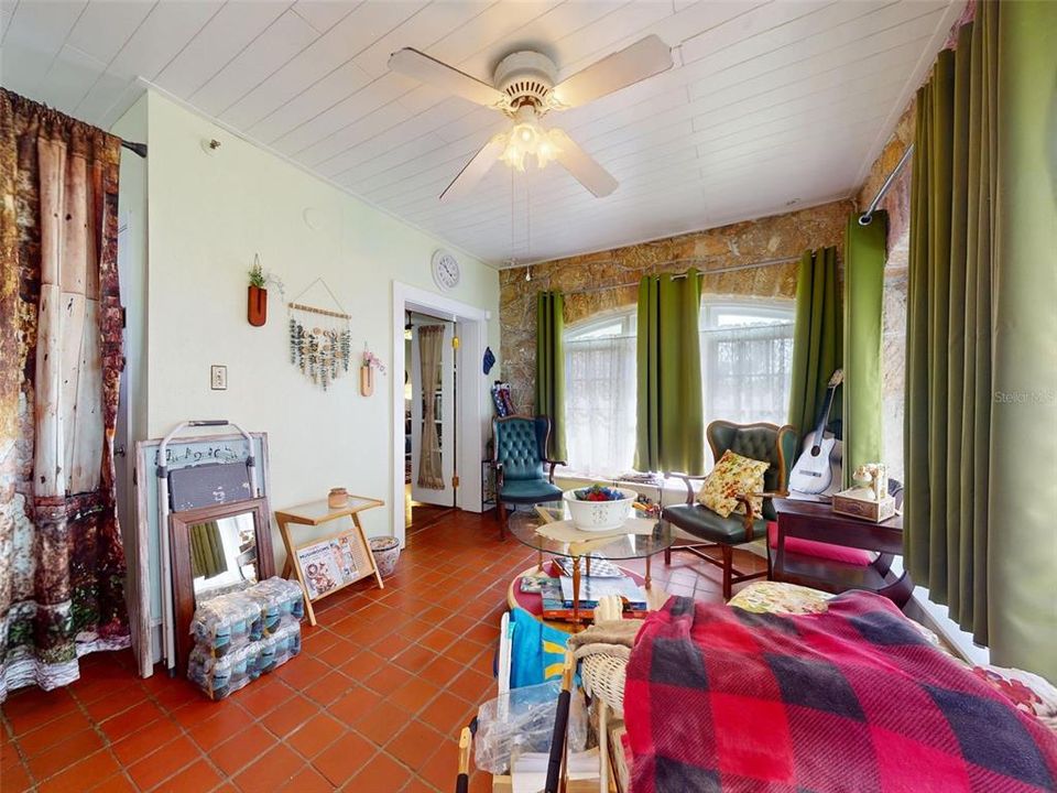 For Sale: $999,000 (6 beds, 6 baths, 2966 Square Feet)