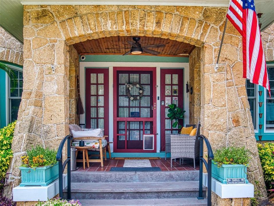 For Sale: $999,000 (6 beds, 6 baths, 2966 Square Feet)