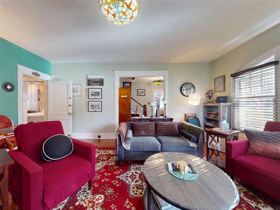 For Sale: $999,000 (6 beds, 6 baths, 2966 Square Feet)