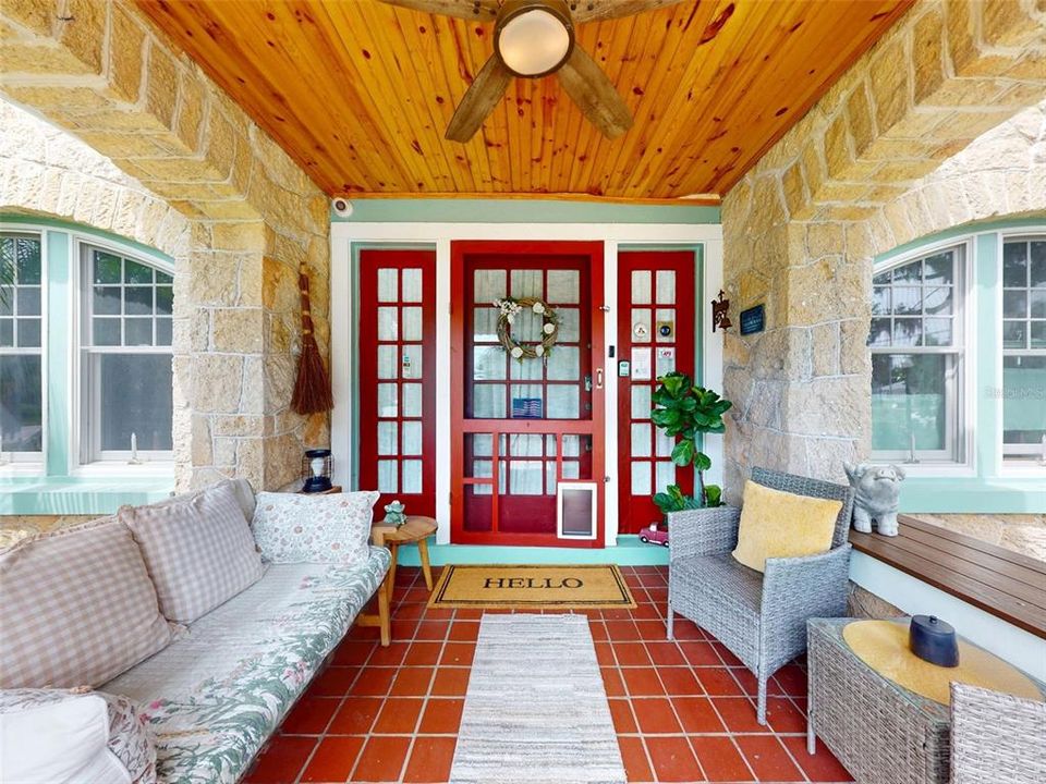 For Sale: $999,000 (6 beds, 6 baths, 2966 Square Feet)