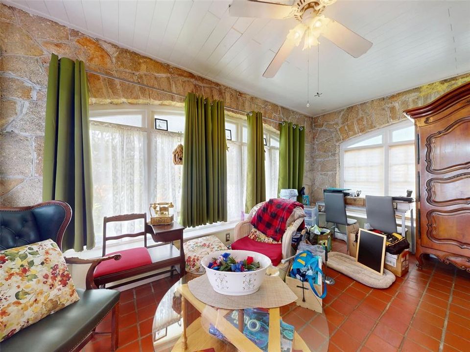 For Sale: $999,000 (6 beds, 6 baths, 2966 Square Feet)