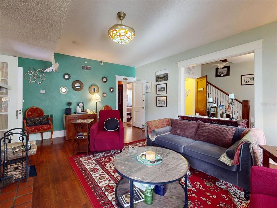 For Sale: $999,000 (6 beds, 6 baths, 2966 Square Feet)