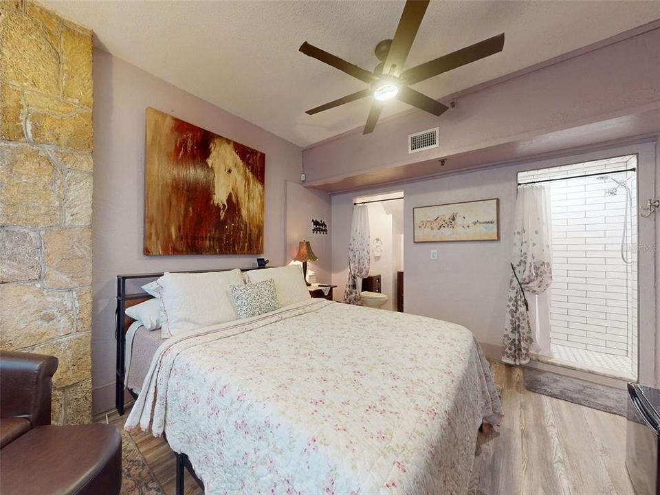 For Sale: $999,000 (6 beds, 6 baths, 2966 Square Feet)