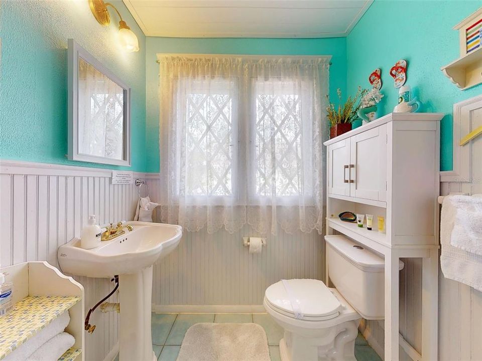 For Sale: $999,000 (6 beds, 6 baths, 2966 Square Feet)