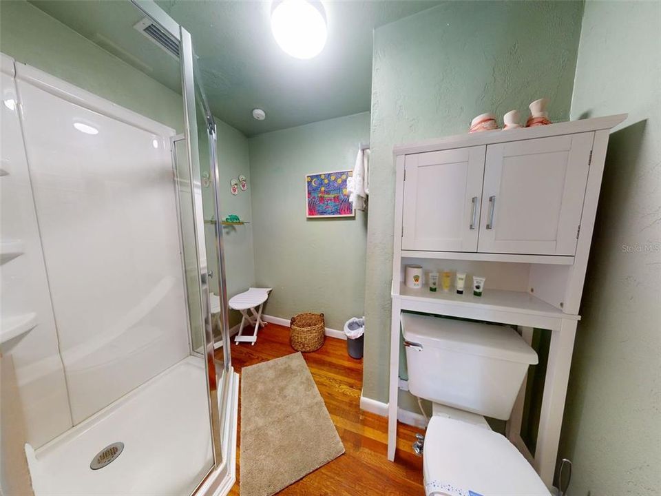 For Sale: $999,000 (6 beds, 6 baths, 2966 Square Feet)