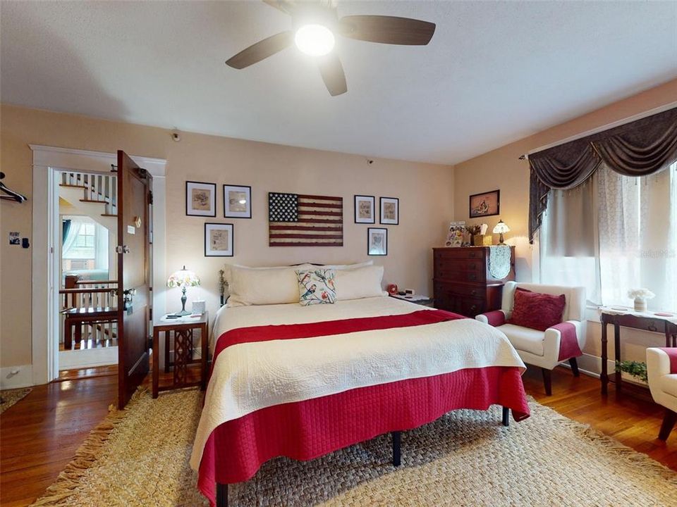 For Sale: $999,000 (6 beds, 6 baths, 2966 Square Feet)