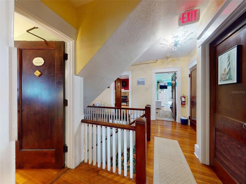 For Sale: $999,000 (6 beds, 6 baths, 2966 Square Feet)