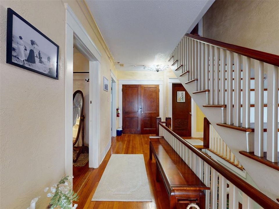 For Sale: $999,000 (6 beds, 6 baths, 2966 Square Feet)