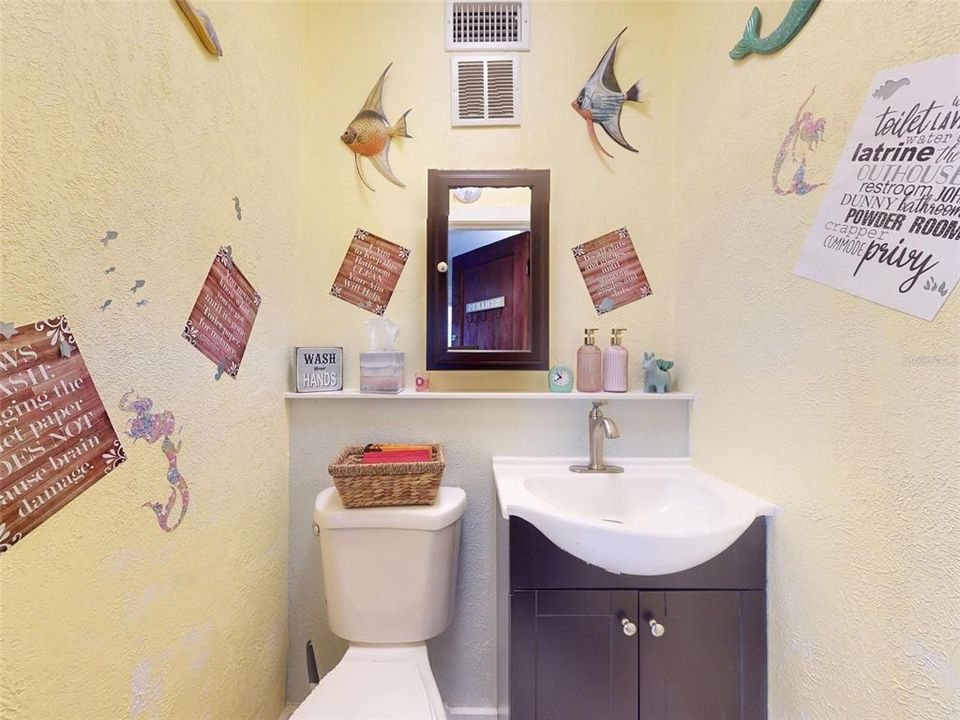 For Sale: $999,000 (6 beds, 6 baths, 2966 Square Feet)