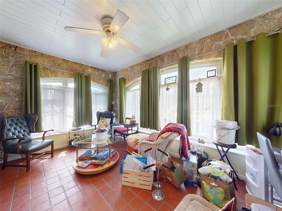 For Sale: $999,000 (6 beds, 6 baths, 2966 Square Feet)