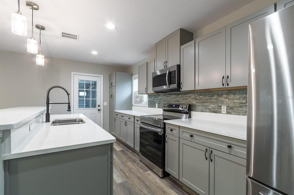 待售: $340,000 (3 贝兹, 2 浴室, 1698 平方英尺)